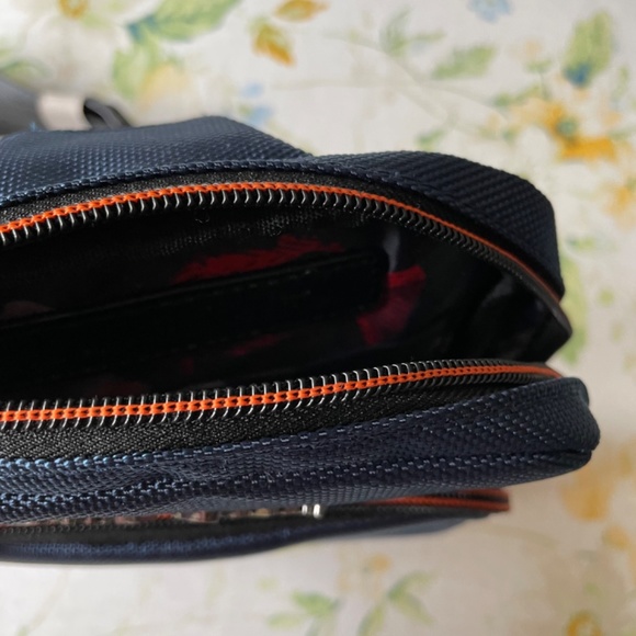 Robert Graham Sling Bag - Picture 5 of 7